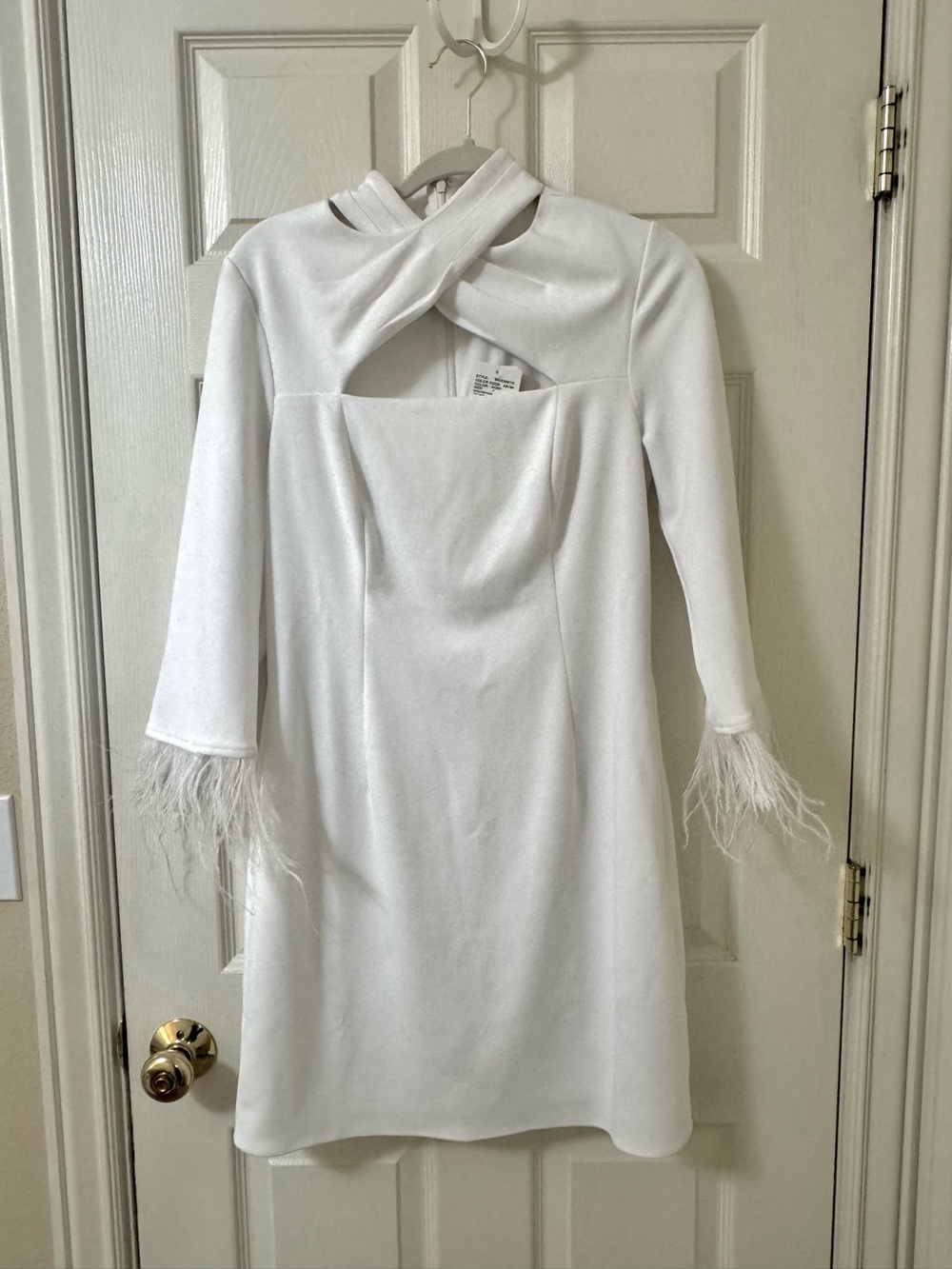 NWT Aidan by Adrianna Papell Twist Neck Feather Cocktail Dress Ivory 8